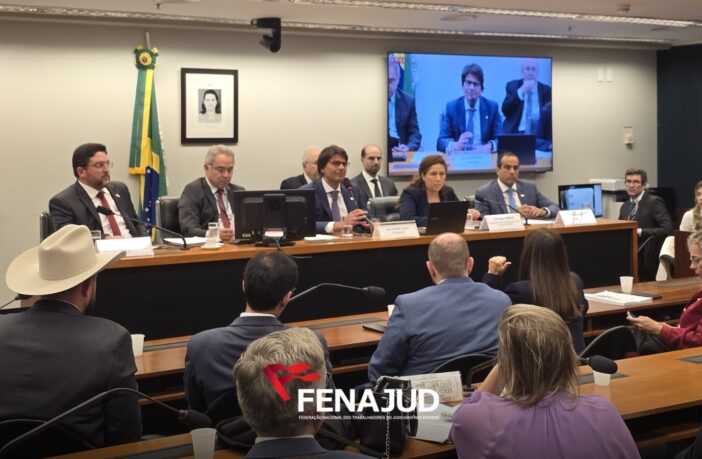 Parlamentares e entidades reagem à Reforma Administrativa em audiência com ministra: “PEC 32 não voltará”